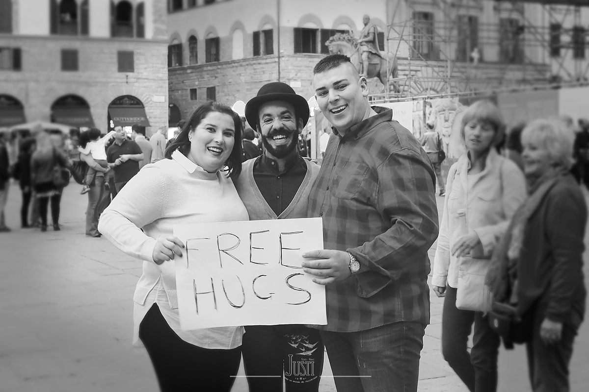 Abrazos Gratis Free Hugs