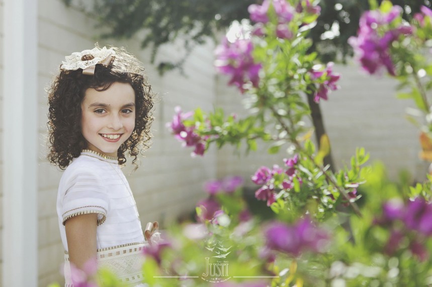 fotos profesionales de comunion niña en casa