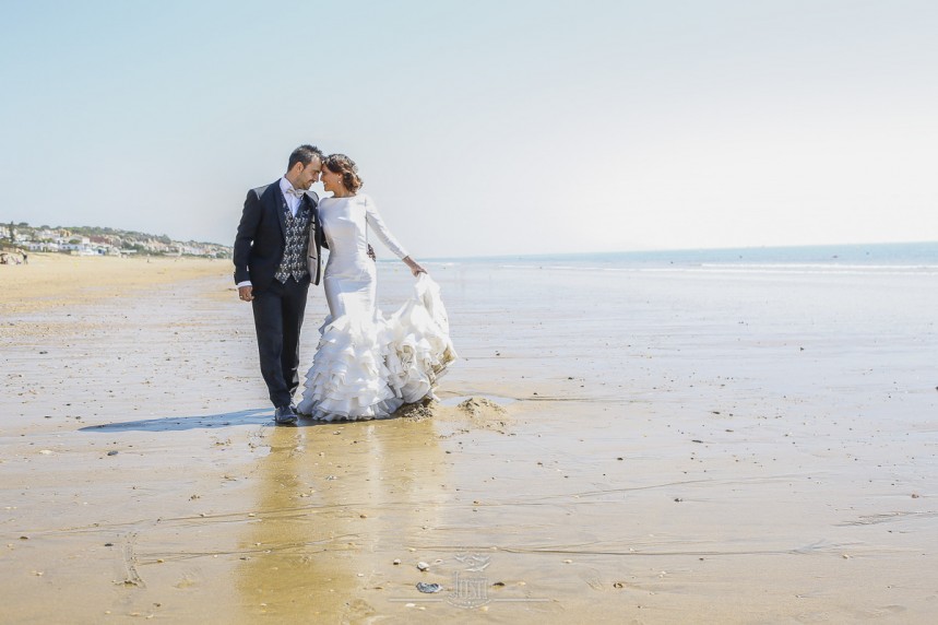 fotografias-profesionales-post-boda-en-el-rocio-y-la-playa-11-de-23
