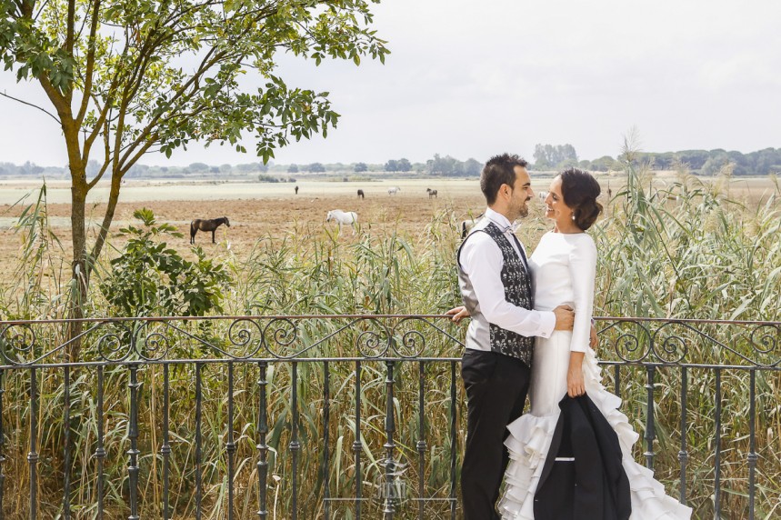 fotografias-profesionales-post-boda-en-el-rocio-y-la-playa-5-de-23