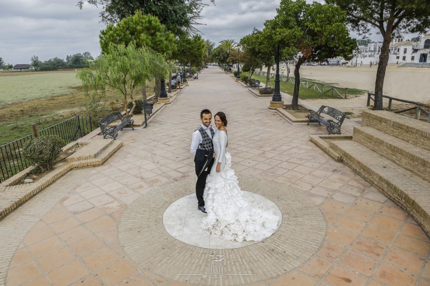 fotografias-profesionales-post-boda-en-el-rocio-y-la-playa-6-de-23